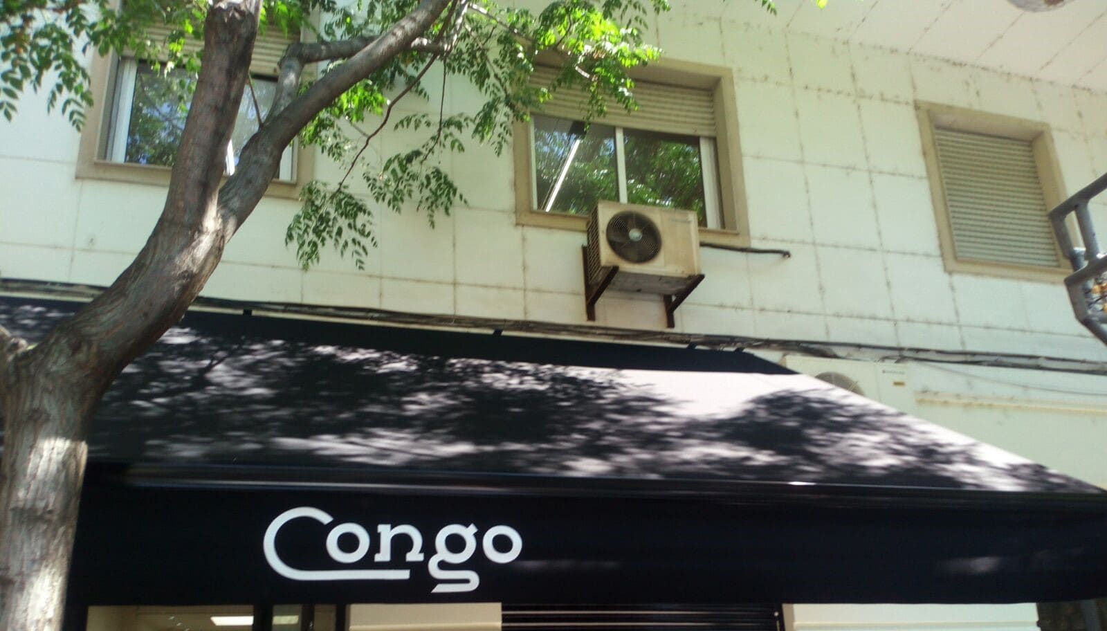 Toldo para comercio negro