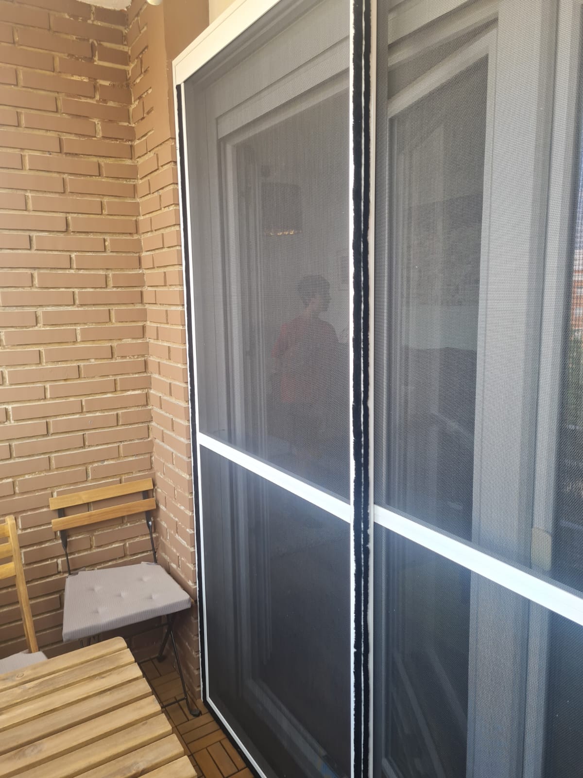 Mosquitera negra en terraza.