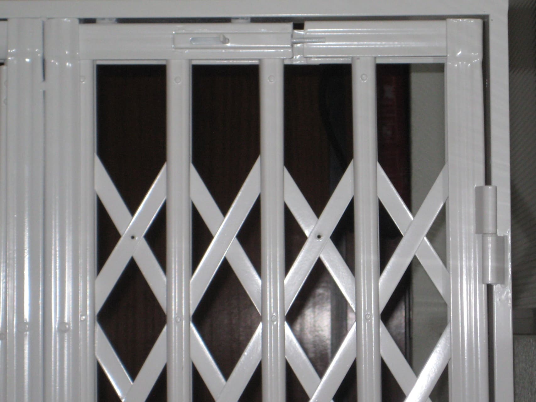 Rejas de Seguridad blanca de hierro Galvanizado.