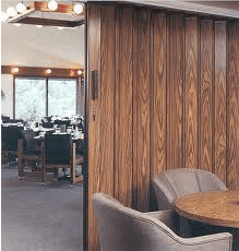 Puerta plegable de madera