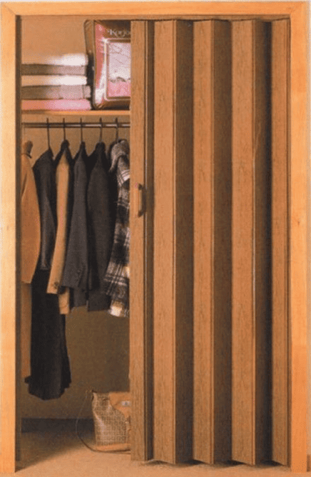 Puerta plegable de madera