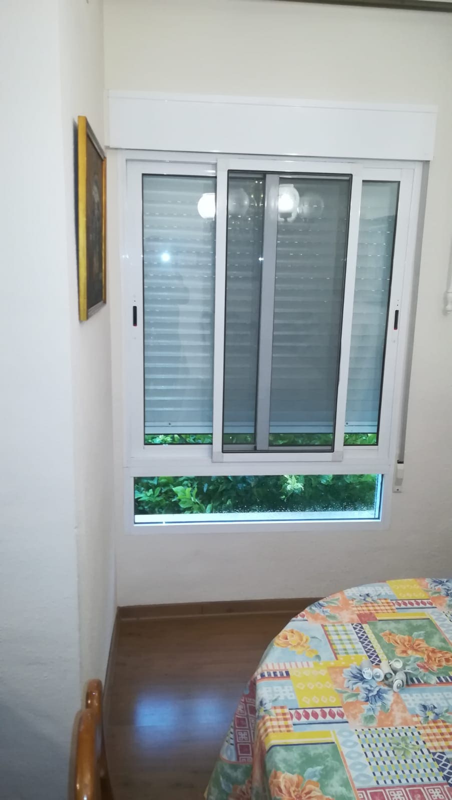 Trabajo de aluminio ventana blanca