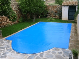 Piscina con lona para pisicina.