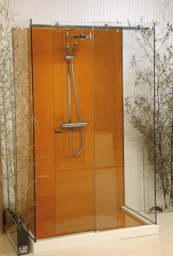Mamparas de baño en tono naranja